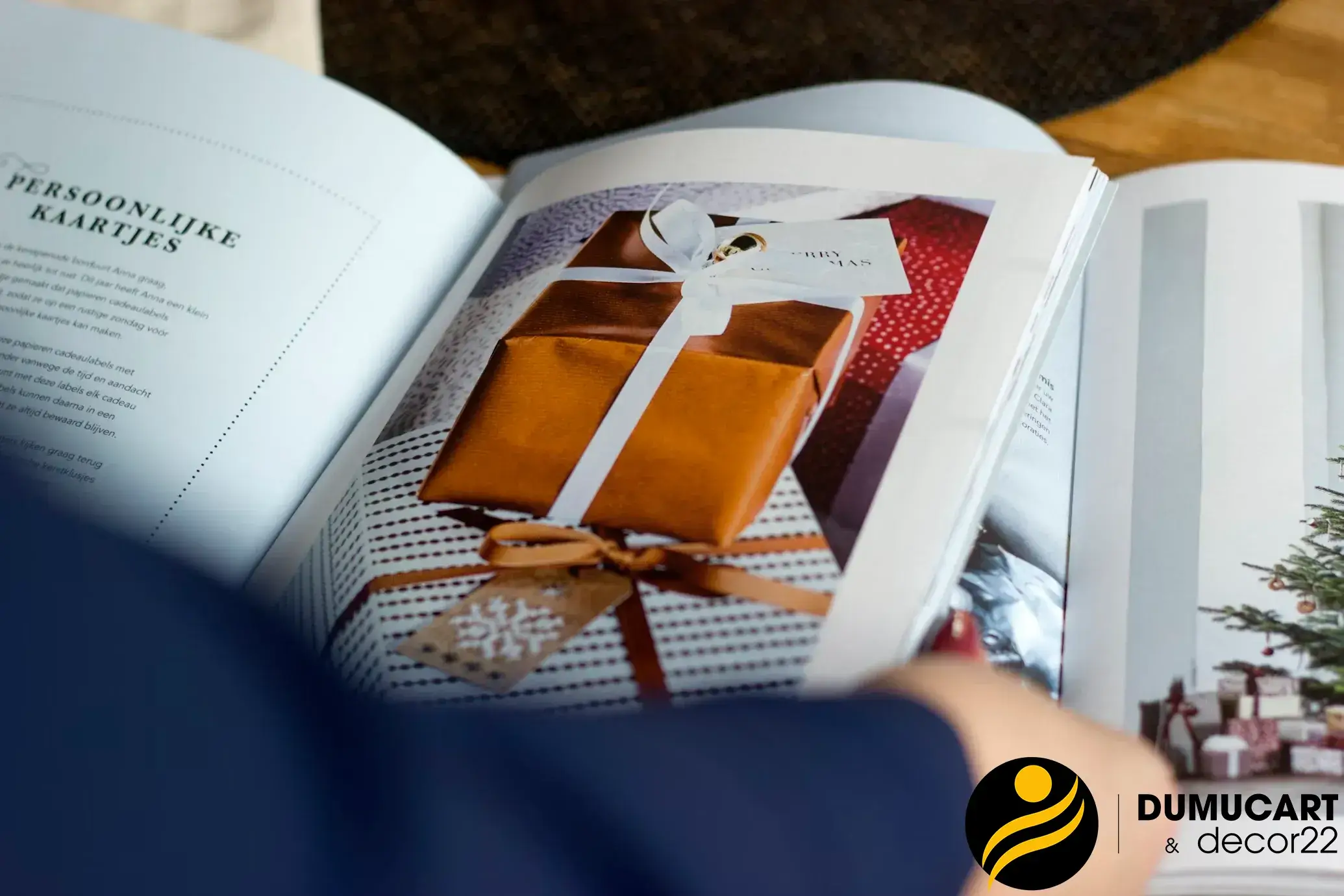 catalog bấm ghim giữa