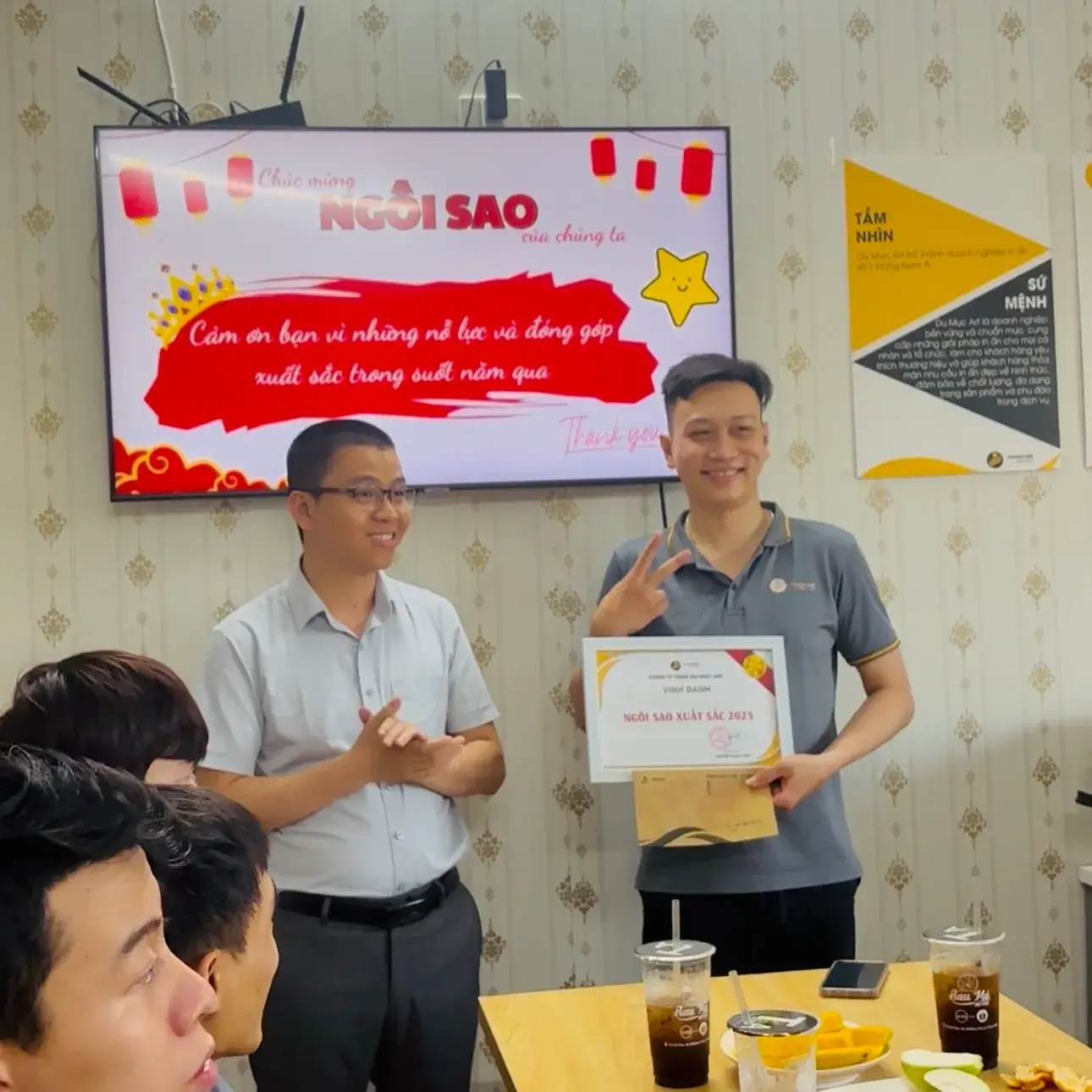 buổi họp khen thưởng cuối năm buổi họp khen thưởng cuối năm