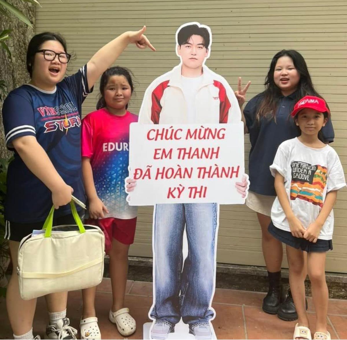 in standee mô hình