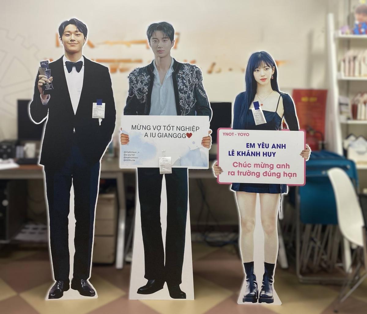 in standee mô hình
