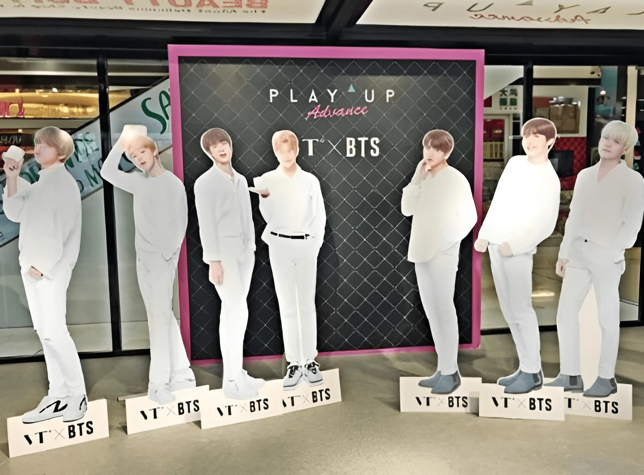 in standee mô hình