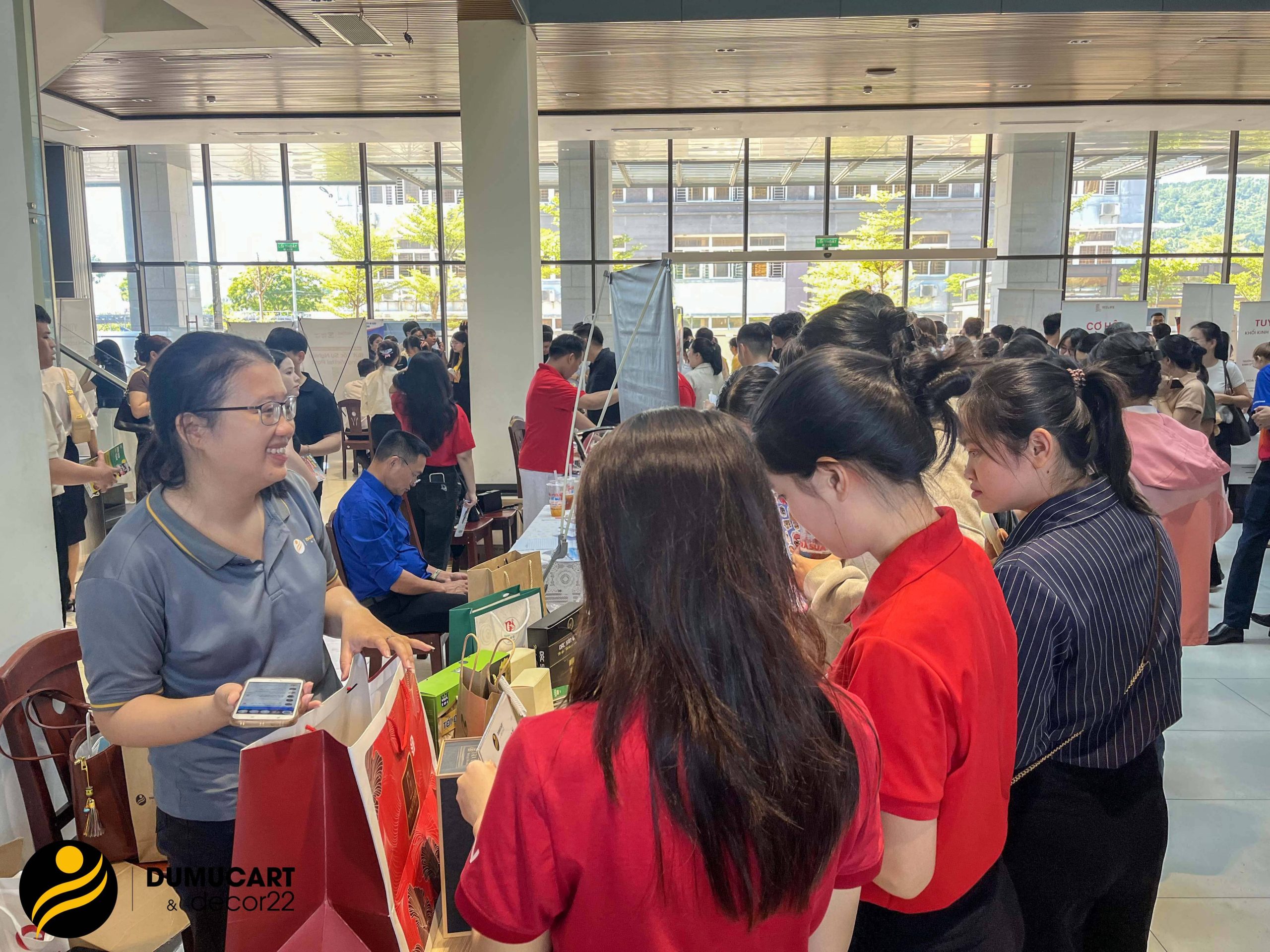 Nhà In Du Mục Art cùng sinh viên Trường Đại Học Duy Tân tham gia ngày hội việc làm