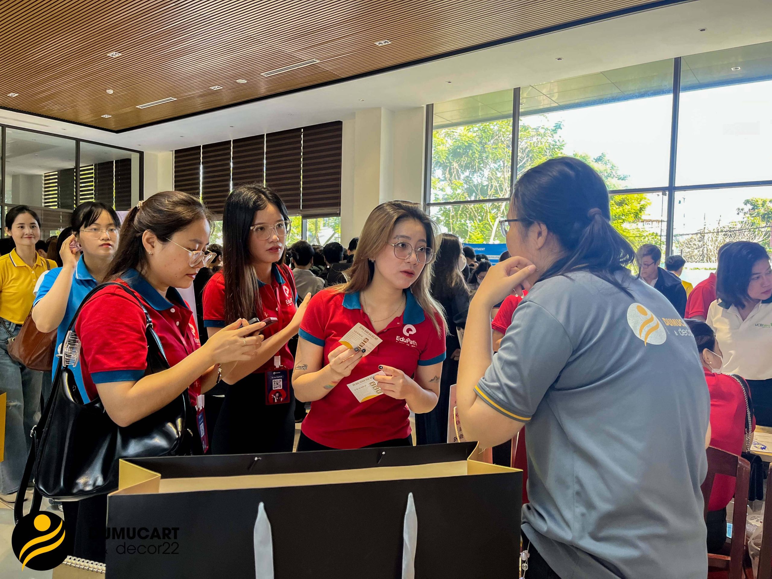 Nhà In Du Mục Art cùng sinh viên Trường Đại Học Duy Tân tham gia ngày hội việc làm