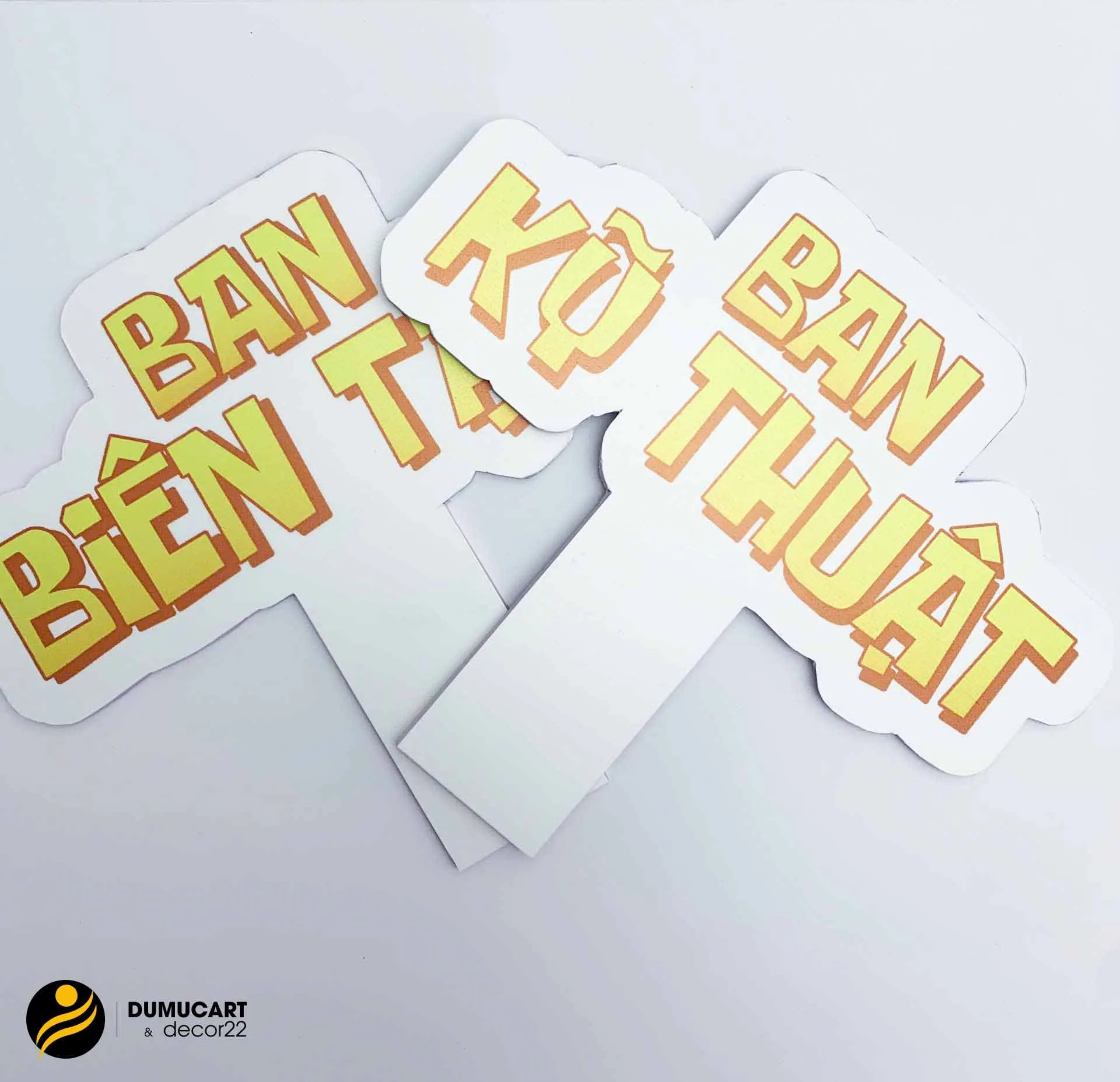 giá in hashtag cầm tay