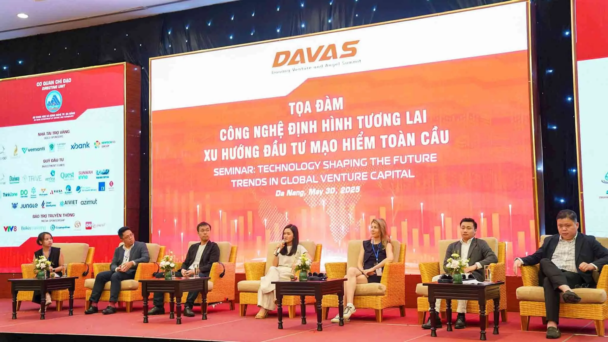 In Du Mục Art thiết kế logo và in ấn cho sự kiện Davas