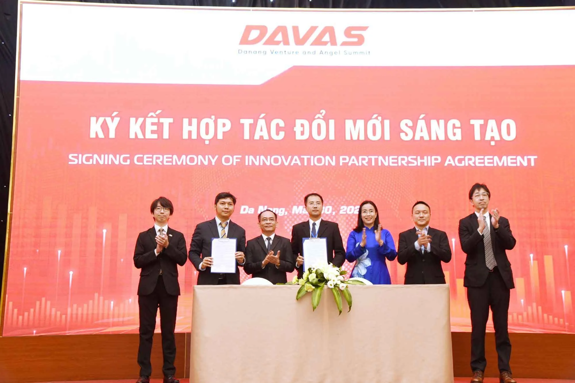 In Du Mục Art thiết kế logo và in ấn cho sự kiện Davas