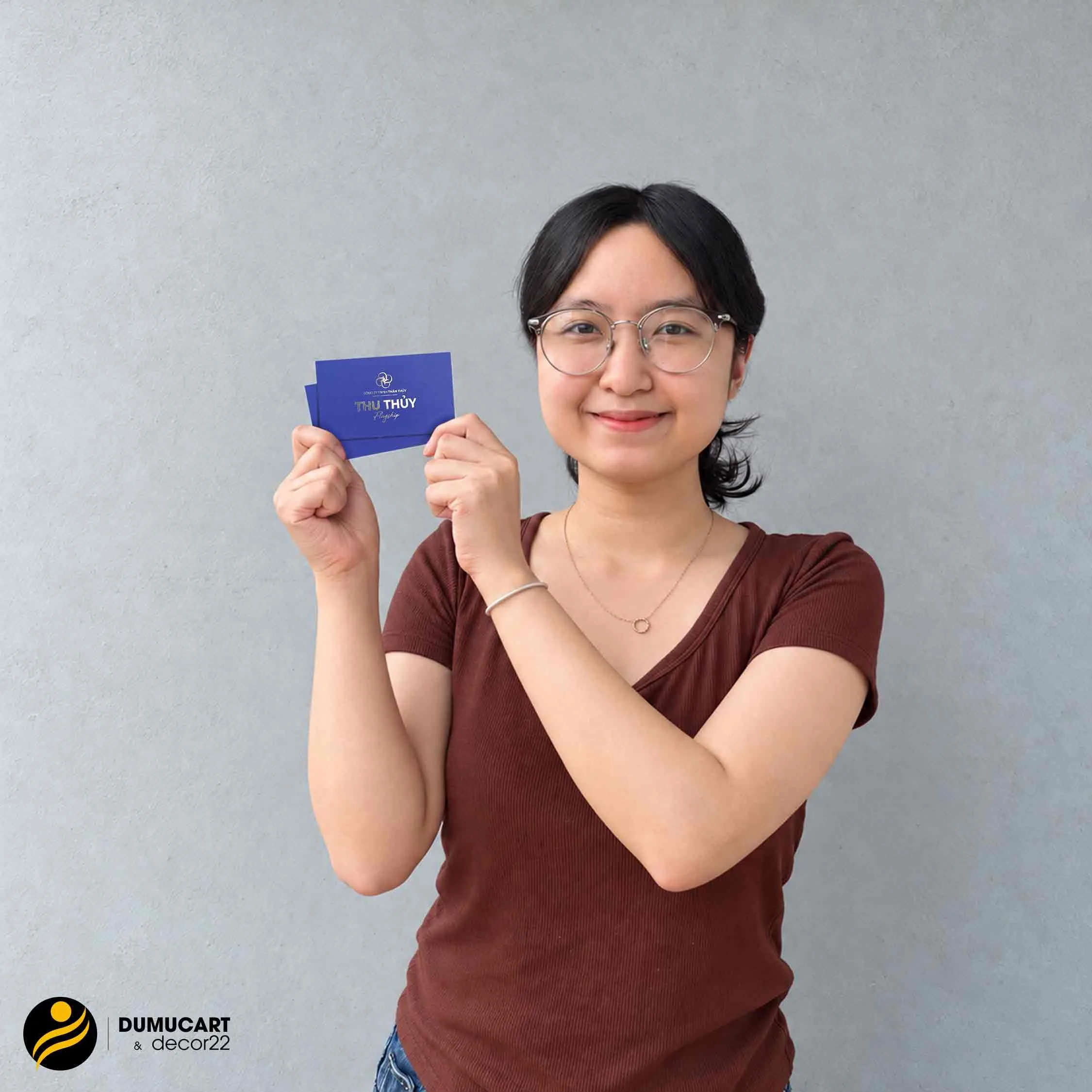 in card visit ép kim cho hãng rượu thu thủy