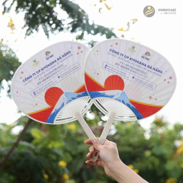 In quạt nhựa cầm tay Đà Nẵng, rẻ, đẹp, nhanh – giải pháp quảng cáo cho sự kiện