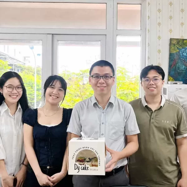 Sinh viên FPT tham vấn ý kiến CEO In Du Mục Art về phần mềm đào tạo cho doanh nghiệp